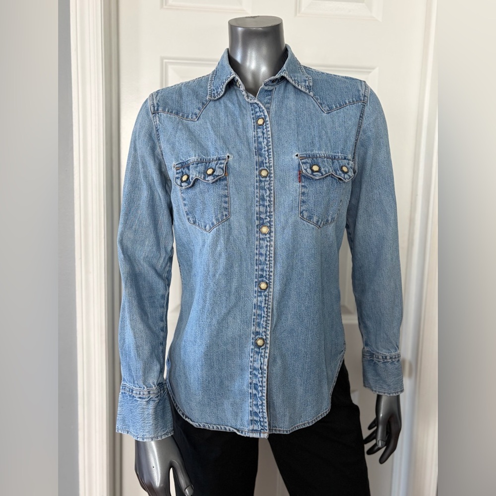 LEVI'S Red Tab Light Blue Denim Western Snap Button Down Shirt